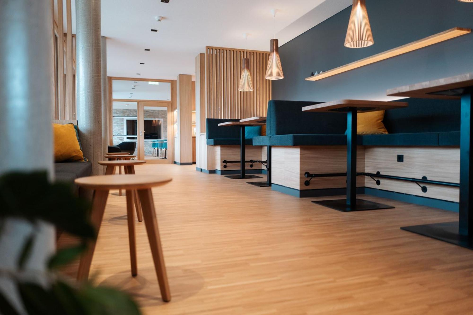Educare Hotel Treffen Exteriör bild